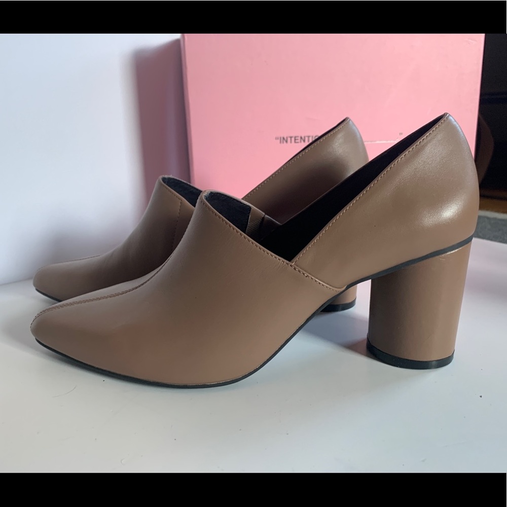 Intentionally Blank Taupe Short Bootie, NEW! Size 40 (9)